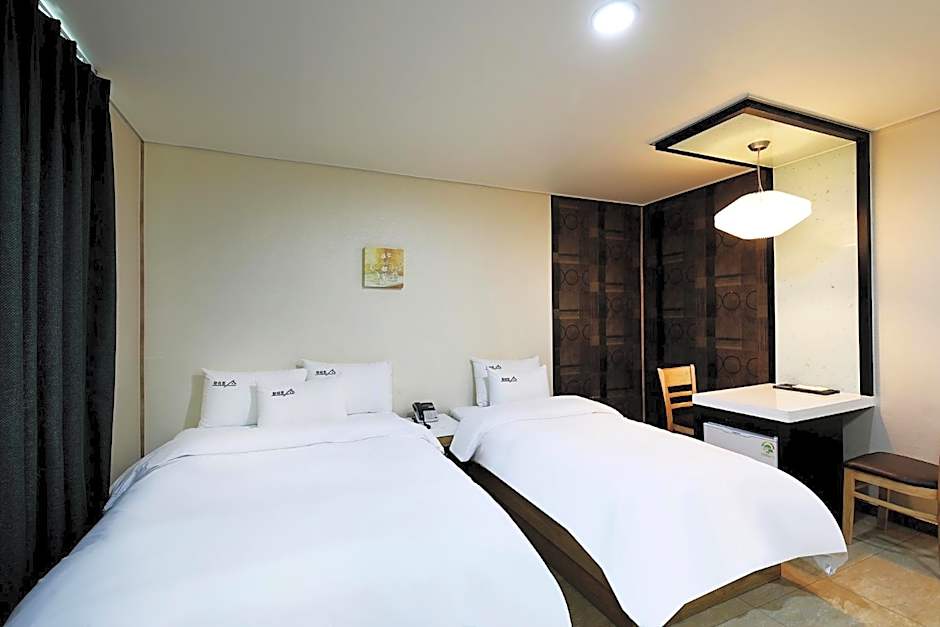 White Tourist Hotel