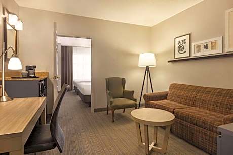 One-Bedroom Queen Suite - Non-Smoking