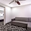 La Quinta Inn & Suites by Wyndham Evansville