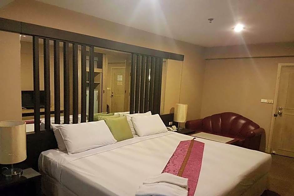 The Niran Grand Hotel