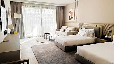 Deluxe Room Pool View Twin Beds