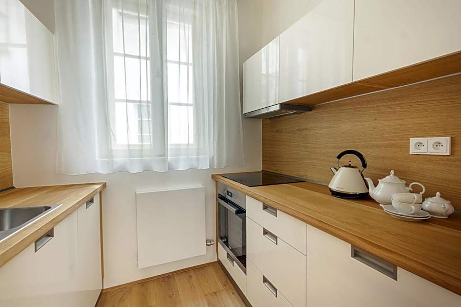 Hotel At the White Lily