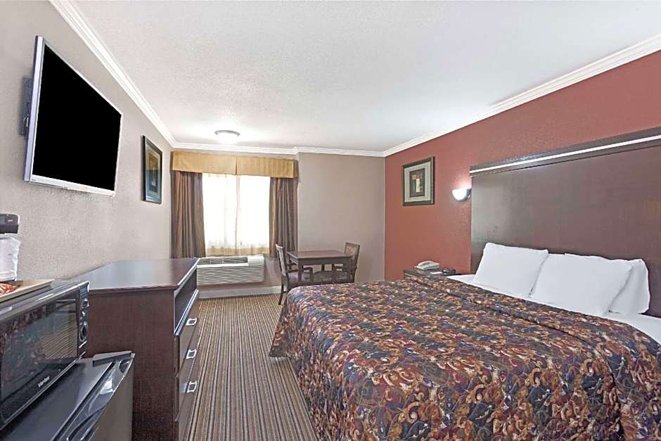Travelodge by Wyndham Whittier