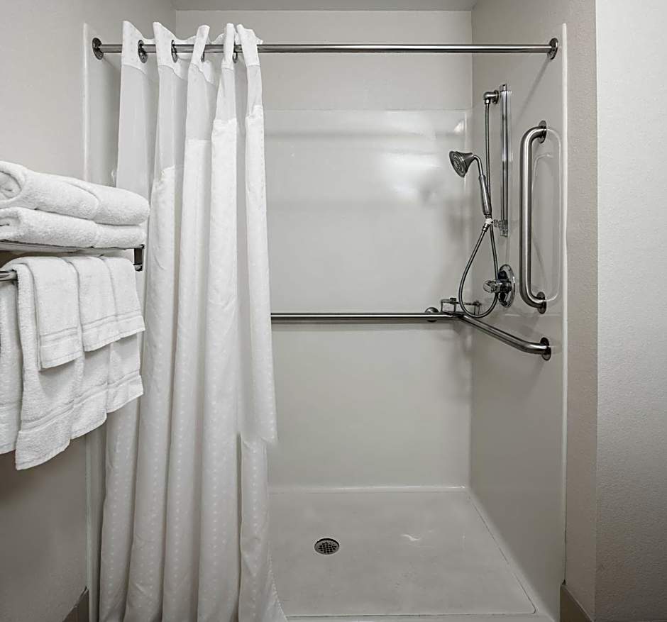 Holiday Inn Express Hotel And Suites Clinton By IHG