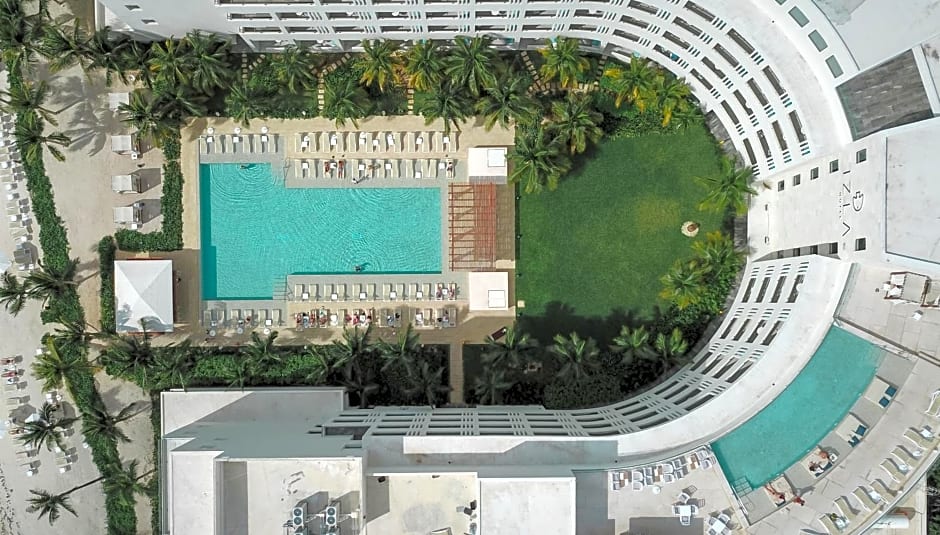 Izla Beach Front Hotel