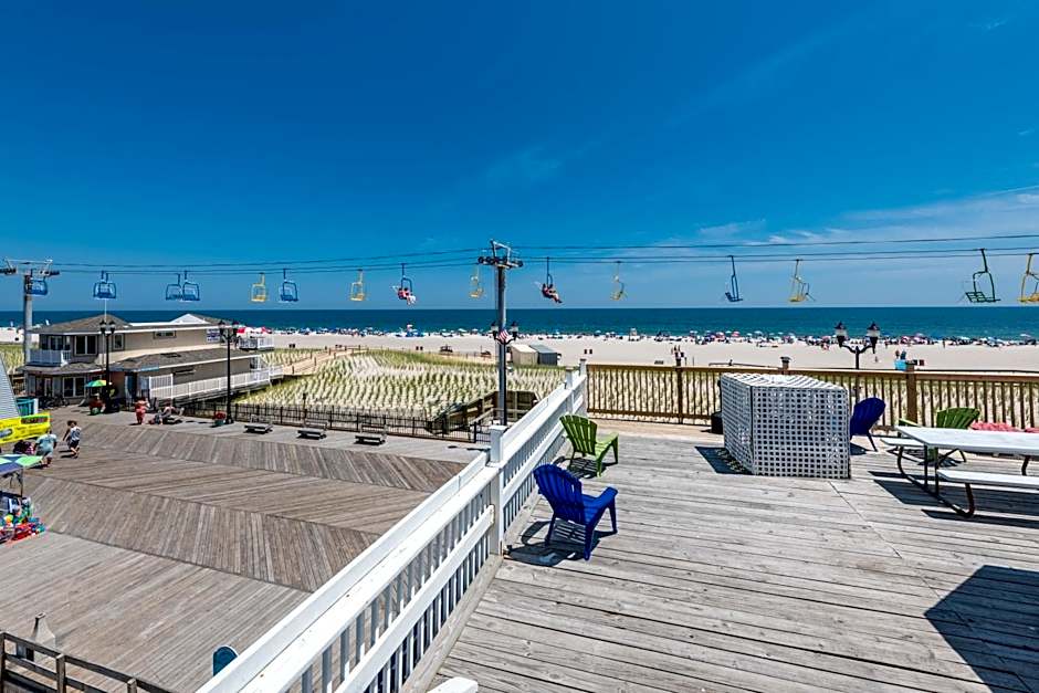 Boardwalk Hotel Charlee & Apartments Beach Hotel Oceanfront