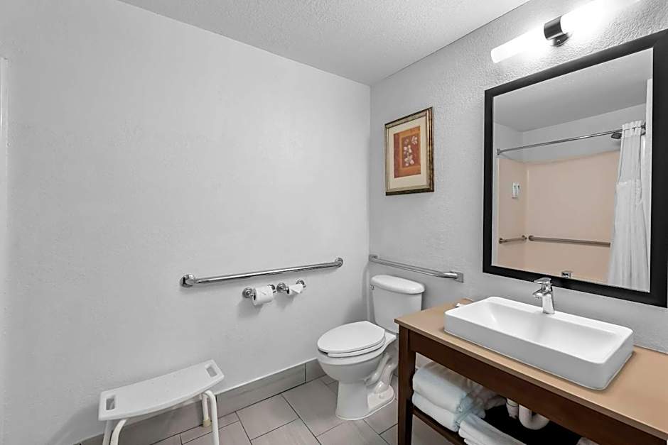 Country Inn & Suites by Radisson, Topeka West, KS