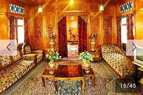 Houseboat Switzerland