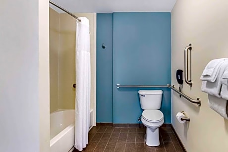 Queen Room with Two Queen Beds - Accessible/Non-Smoking