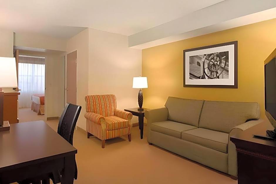 Country Inn & Suites by Radisson, Dundee, MI