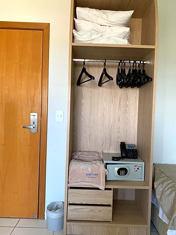 No GOLDEN DOLPHIN EXPRESS VOCÊ IRÁ TER MOMENTOS ESPETACULARES!