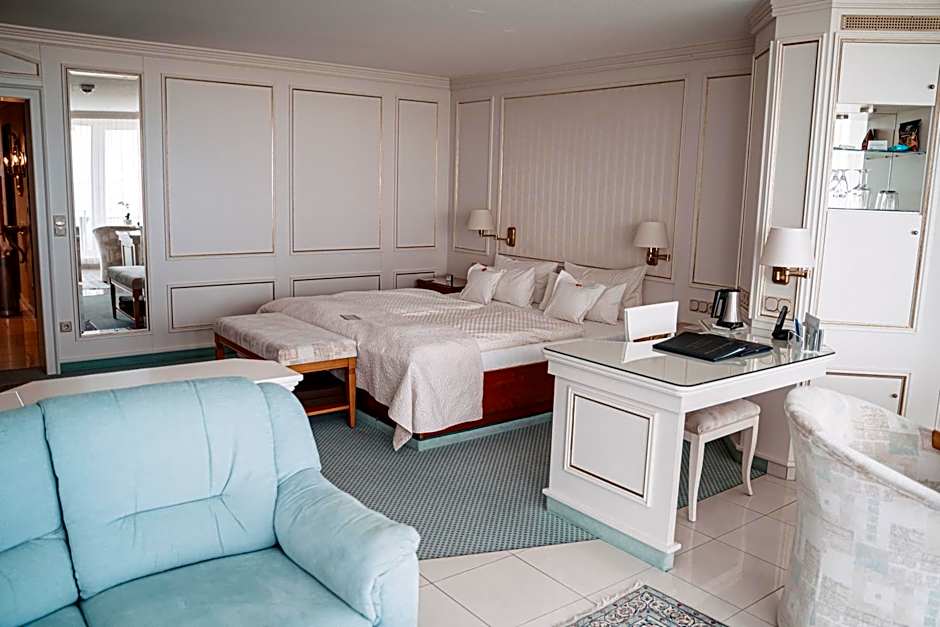Photo 1 of 4 of Suite