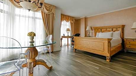 Signature Room, 1 Queen Bed and Sofa-Bed