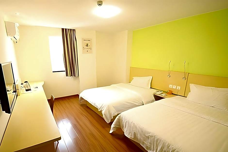 Huatian Inn (Guangzhou Chenjiaci Metro Station)