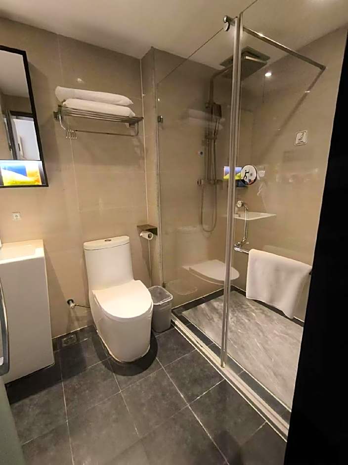 7 Days Premium Nanchang Train Station