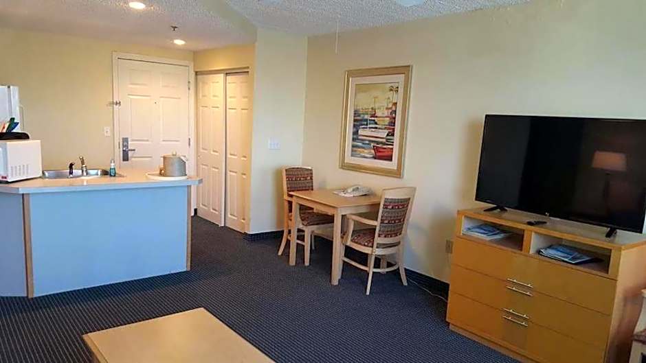 Chart House Suites and Marina