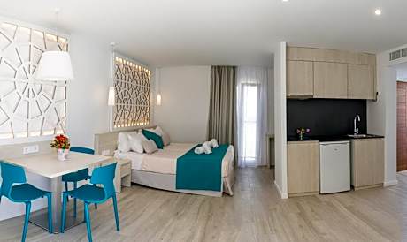 Superior Studio (2 Adults + 2 Children)