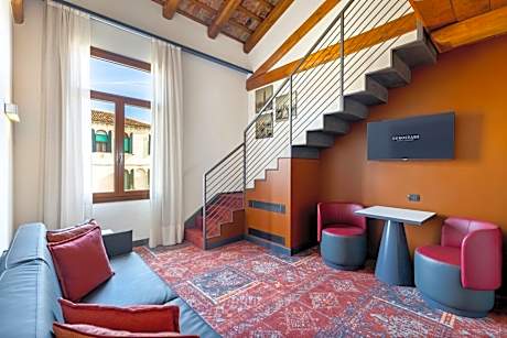 Suite with Canal View