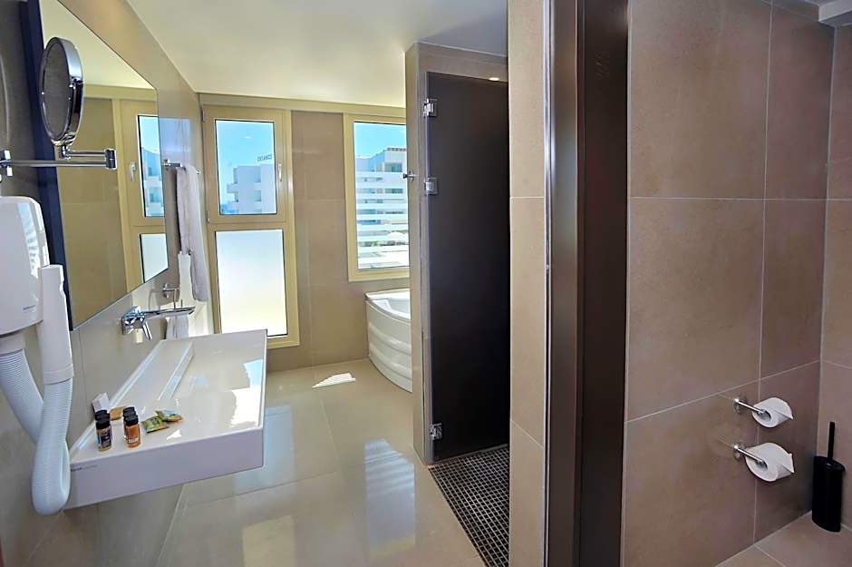 Nelia Beach Hotel & Spa