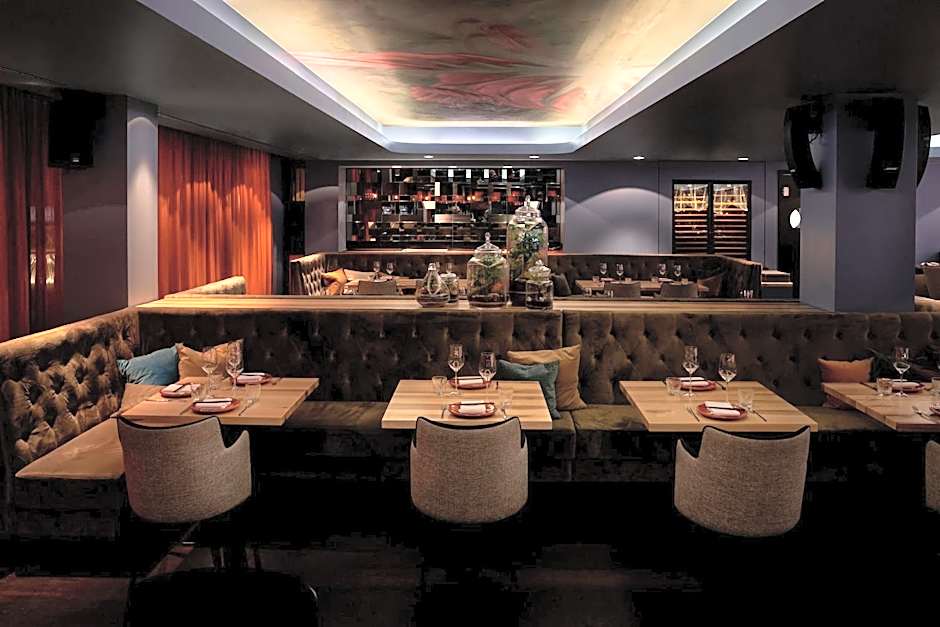 Roomers Frankfurt Central, Autograph Collection