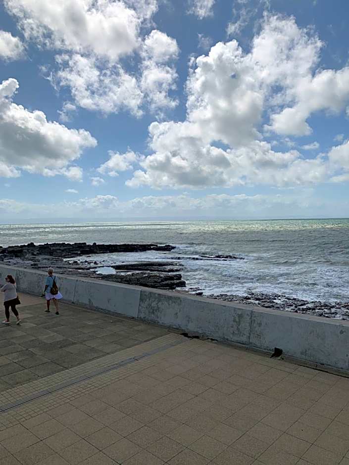 Phoenix caravan hire, Trecco bay