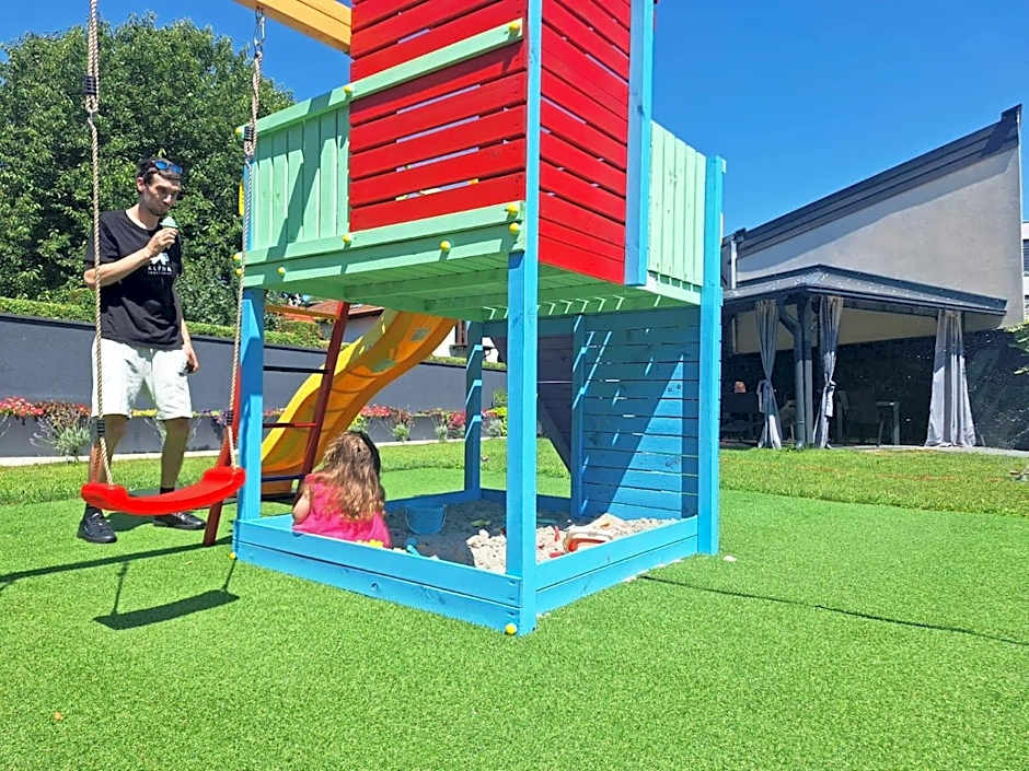 Arcobaleno Apartments & Rooms