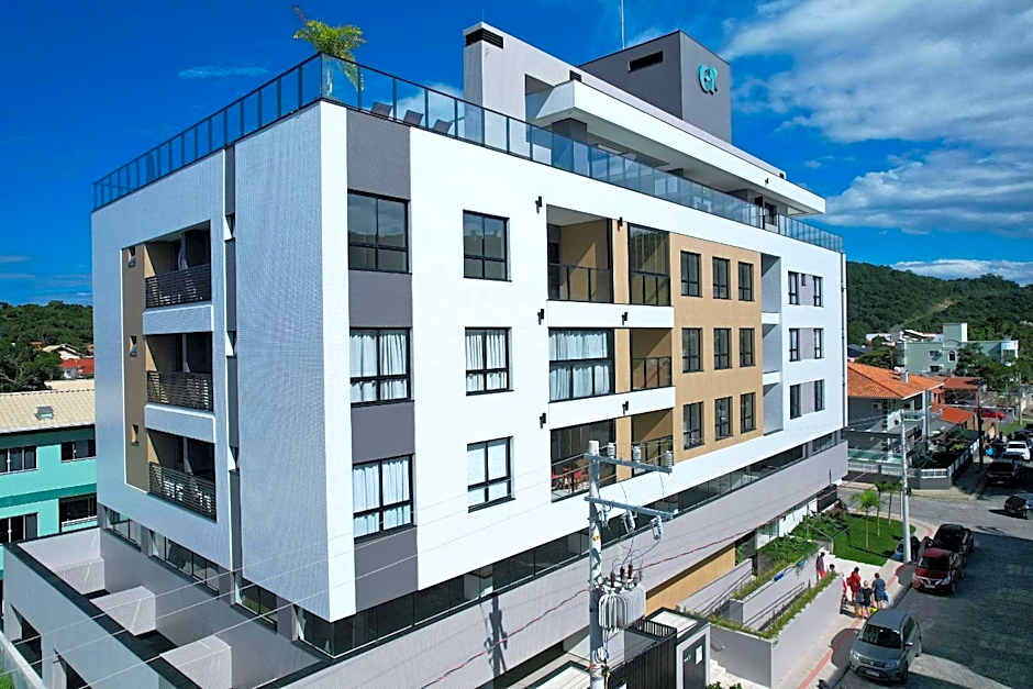 Adra 306 - Excelente Cobertura Duplex - Centro/Bombinhas- Rooftop com Piscina - À poucos metros da praia - (Consultar serviços de roupas de cama e banho)