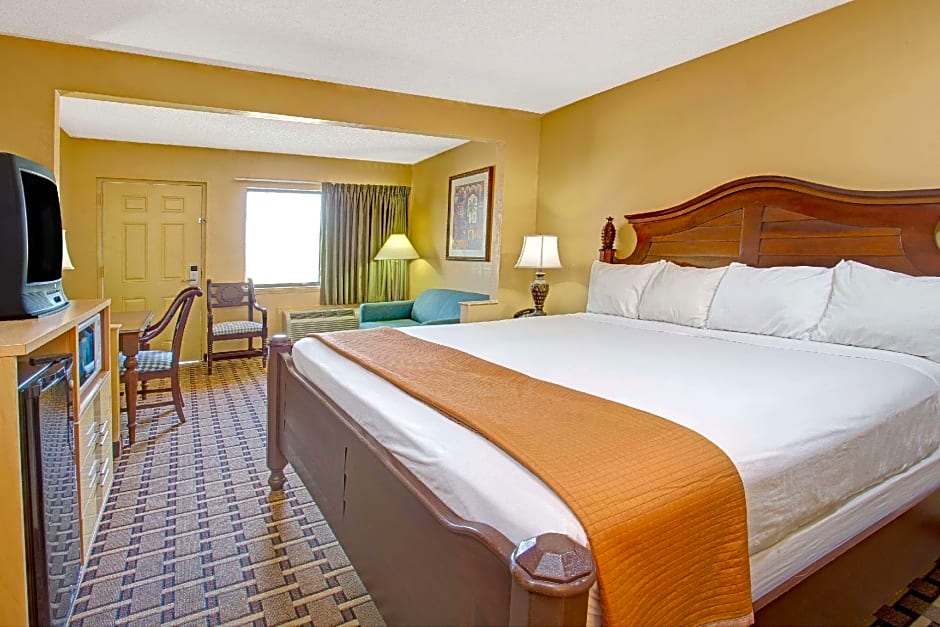 Photo 1 of 2 of 1 King Bed, Nonsmoking