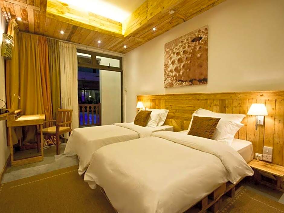 Villa Alizée - Boutique Hôtel Expérience - Idéal Couples & Pros - Piscine - Restaurant - Rooftop bar - Parking privé - 10min Port-Louis - Ambiance Tropical chic & authentique