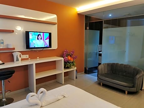 Business Suite - Room Only