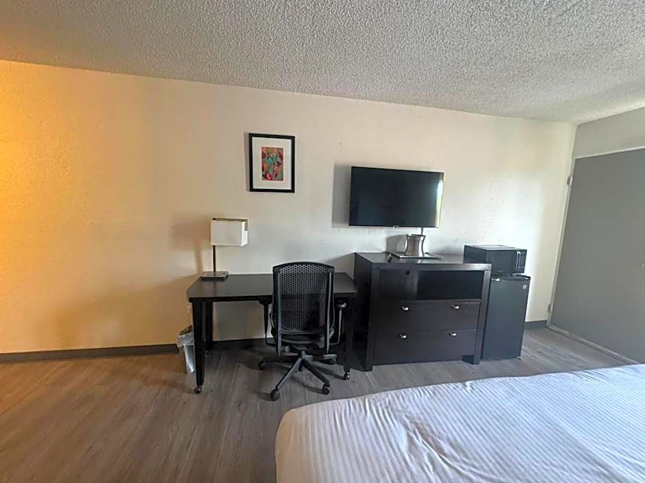 Express Inn & Suites