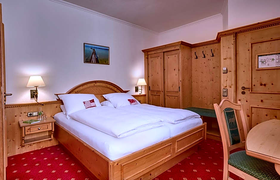 Hotel Alpenhof - ruhige Wohlfühloase zwischen München, dem Fünf-Seenland und den Bergen, in S-Bahnnähe