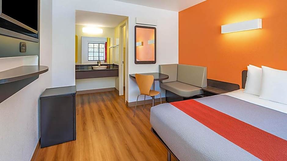 Motel 6-Carlsbad, CA Beach