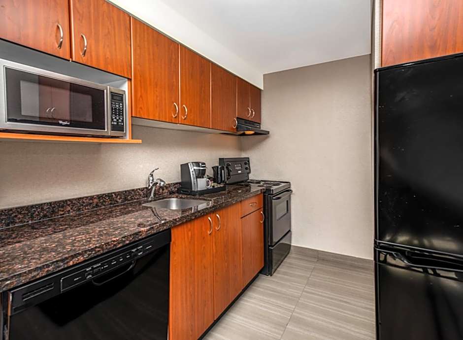 Coast Calgary Downtown Hotel & Suites by APA