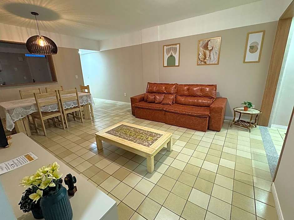 Apto 3 quartos grande a 50m do Mar AH113