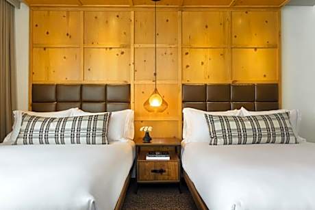 Deluxe Two Queen Beds