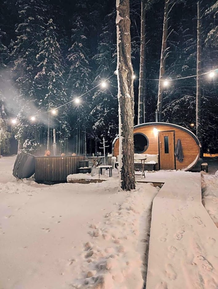 Tuba järveäärses puhkemajas - Saarjärve Puhkemaja