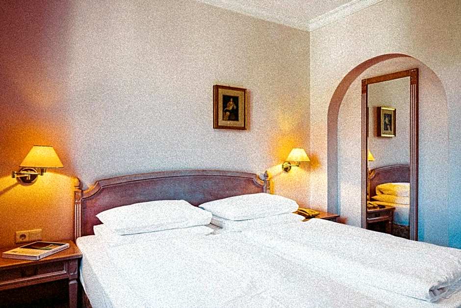 Photo 1 of 4 of Double Room