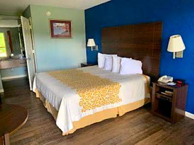 Days Inn by Wyndham Clinton