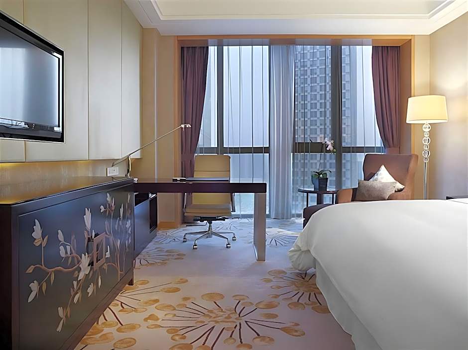 Photo 1 of 5 of 1 King Bed or 1 Queen Bed Guestroom, City View