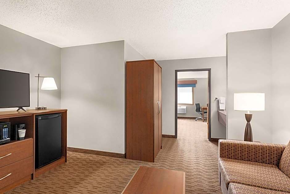 AmericInn by Wyndham Fergus Falls - Conference Center