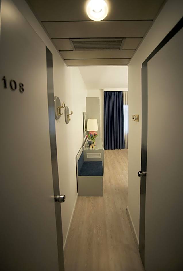 Club Hotel