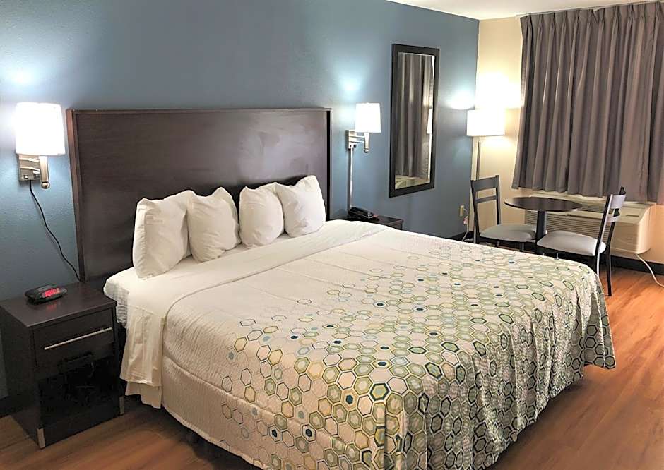 HomeTowne Studios Bordentown - McGuire AFB