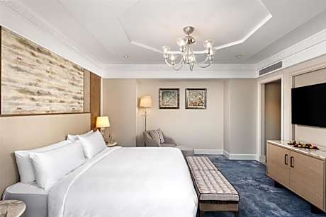 Premier Grand Deluxe King Room