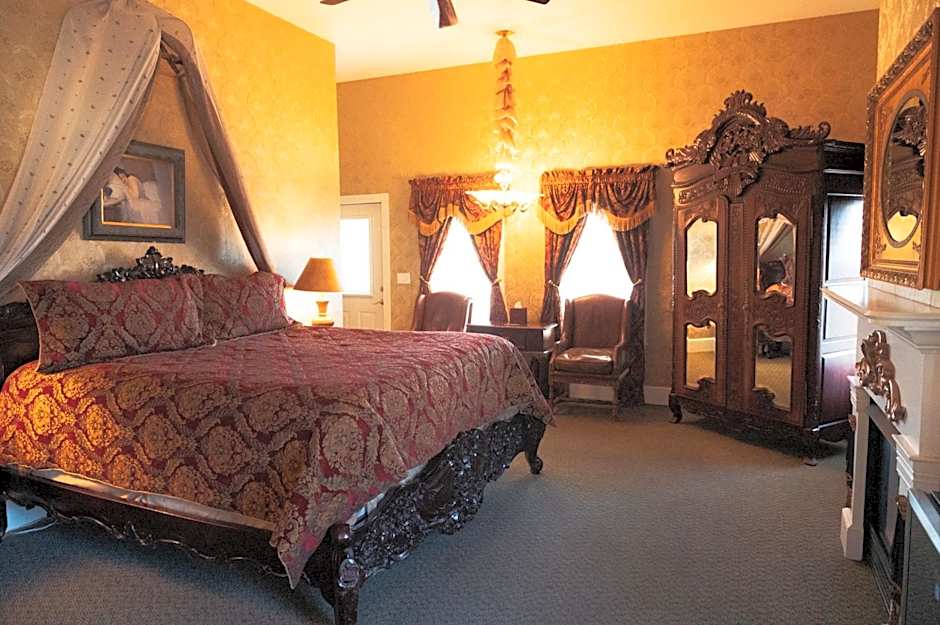 Gruene River Hotel & Retreat