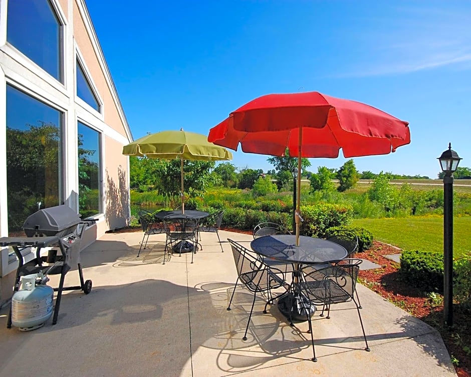 Comfort Inn and Suites Jackson - West Bend