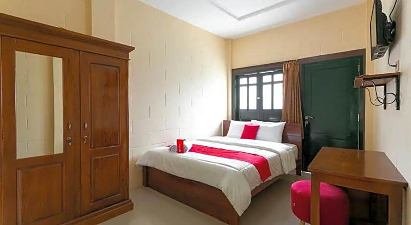 RedDoorz Syariah near Titik Nol Yogyakarta