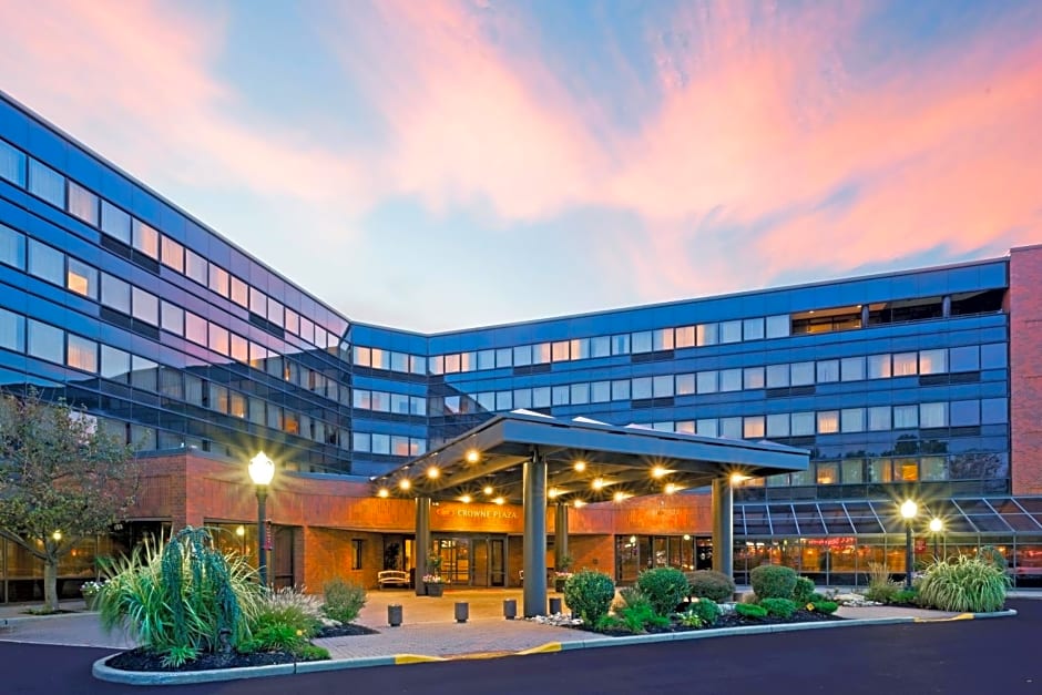 Crowne Plaza Edison, an IHG Hotel