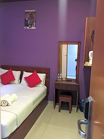 Deluxe Queen Room