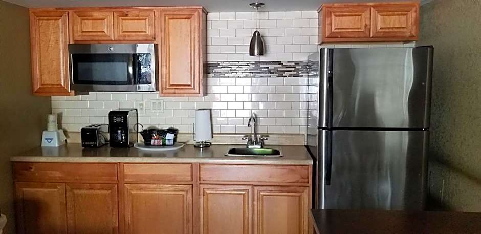 Days Inn by Wyndham Cocoa Cruiseport West At I-95/524